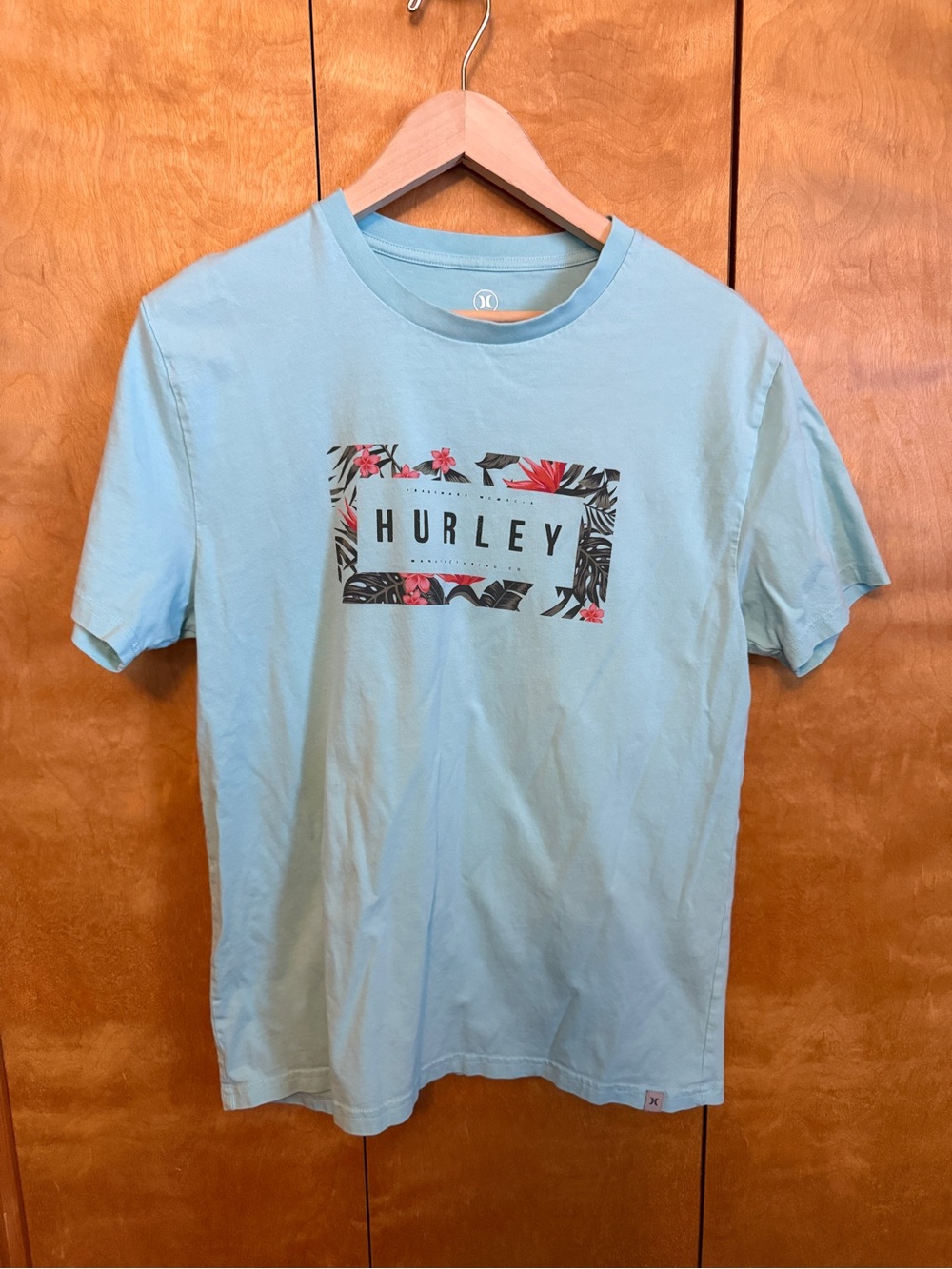 Hurley Light Blue Short-Sleeve Tee with Floral Logo size medium